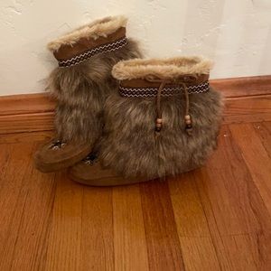 Minnetonka Moccasin Mukluk Boot - NWOB